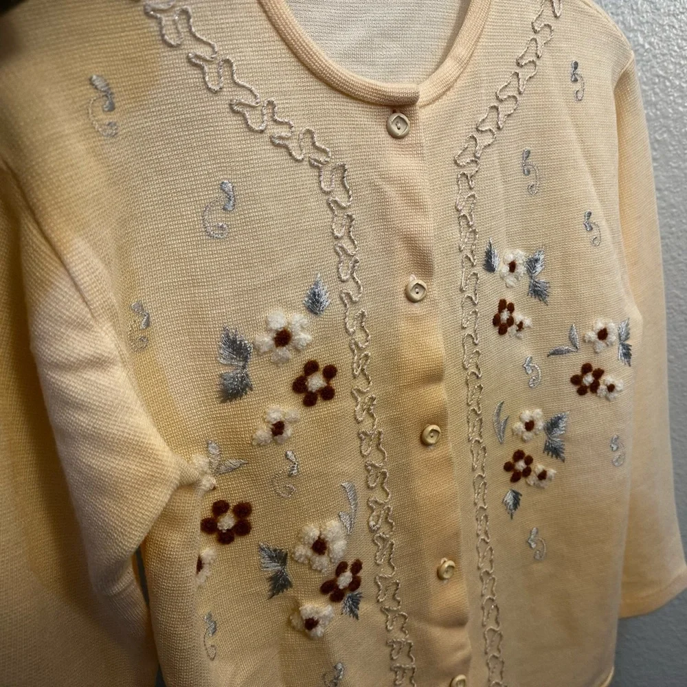 Vintage Monte Rosa, Mode de Paris | Embroidered cardigan with floral detailing - Picture 3 of 9